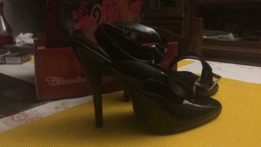 Souliers dame  Claudia Ghazzi p38 taille petit etat neuf!, Kleding | Dames, Ophalen