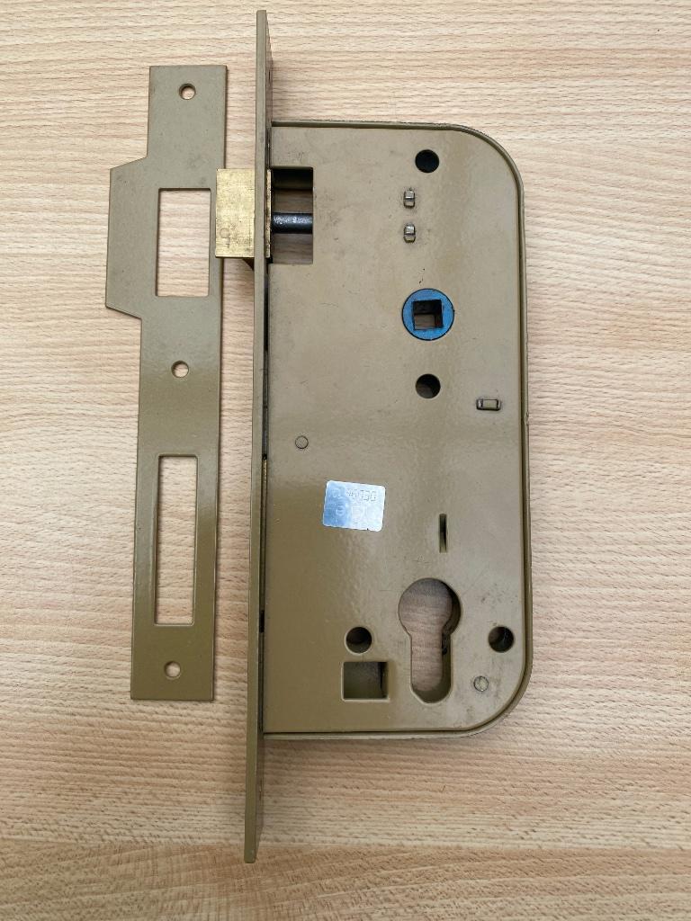 Serrure à cylindre Yale 520.50 avec entraxe de 85 mm, Bricolage & Construction, Neuf, Porte extérieure, Moins de 80 cm, Métal