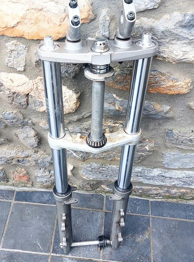 Fourche de YAMAHA TDM 850 3VD de 1991 à 1995, Enlèvement