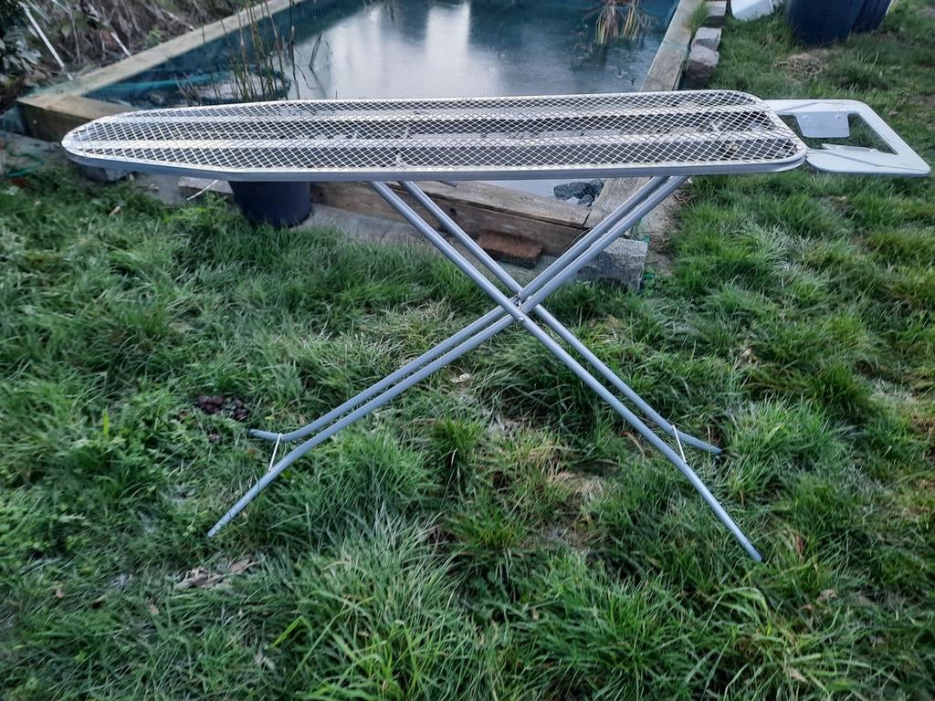 Table à repasser 1,10cmx32cm surface fer, Caravanes & Camping, Comme neuf