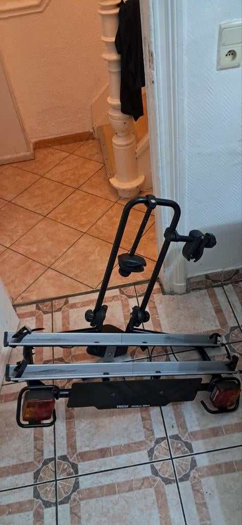 Porte-vélos THULE pour 2 vélos, en bon état, avec clés, Enlèvement, 2 vélos, Comme neuf, Support d'attelage
