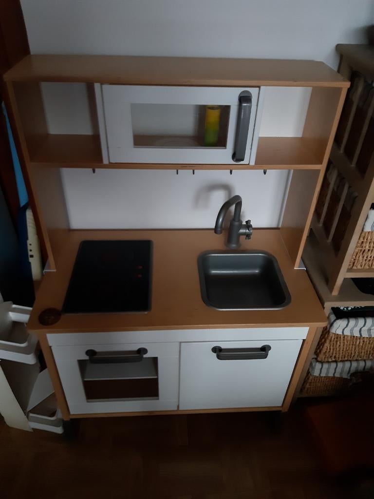 Cuisine IKEA enfant, Enlèvement