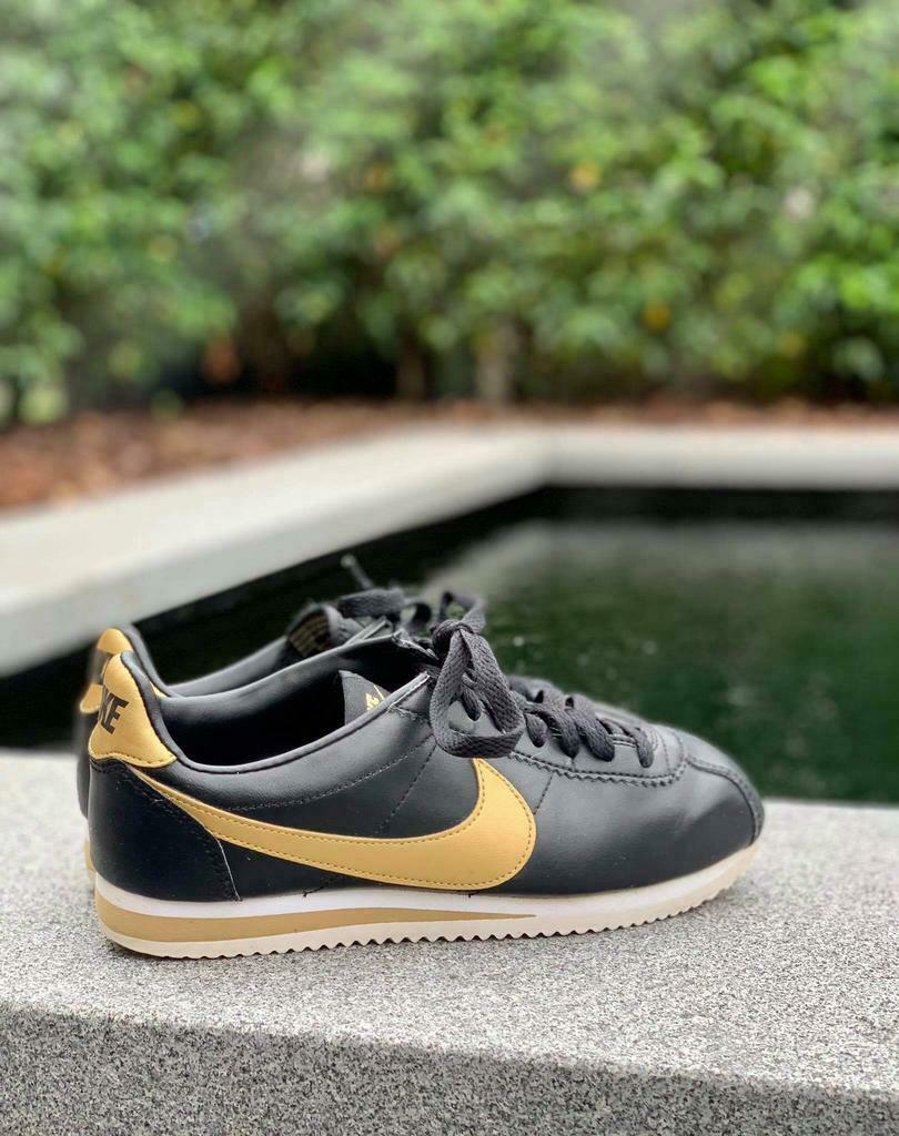 Nike Classic Cortez Leather zwart/goud EUR 37.5/US 6.5, Zwart, Nike, Ophalen of Verzenden, Zo goed als nieuw