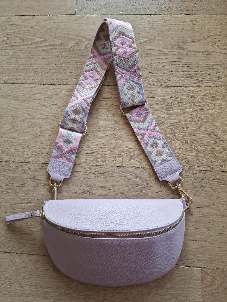 Crossbody in lila **Nieuw**, Handtassen en Accessoires, Tassen | Damestassen, Ophalen of Verzenden, Nieuw, Paars