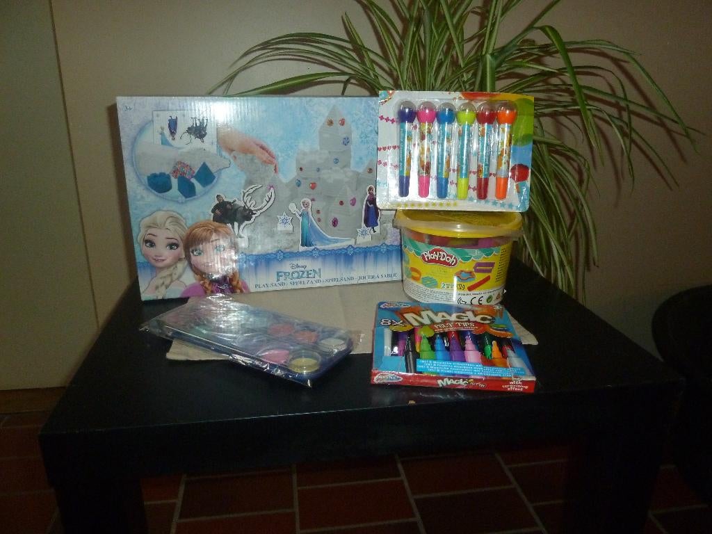 speelgoed lot, Frozen, play doh...., Ophalen of Verzenden, Zo goed als nieuw, Knutselen