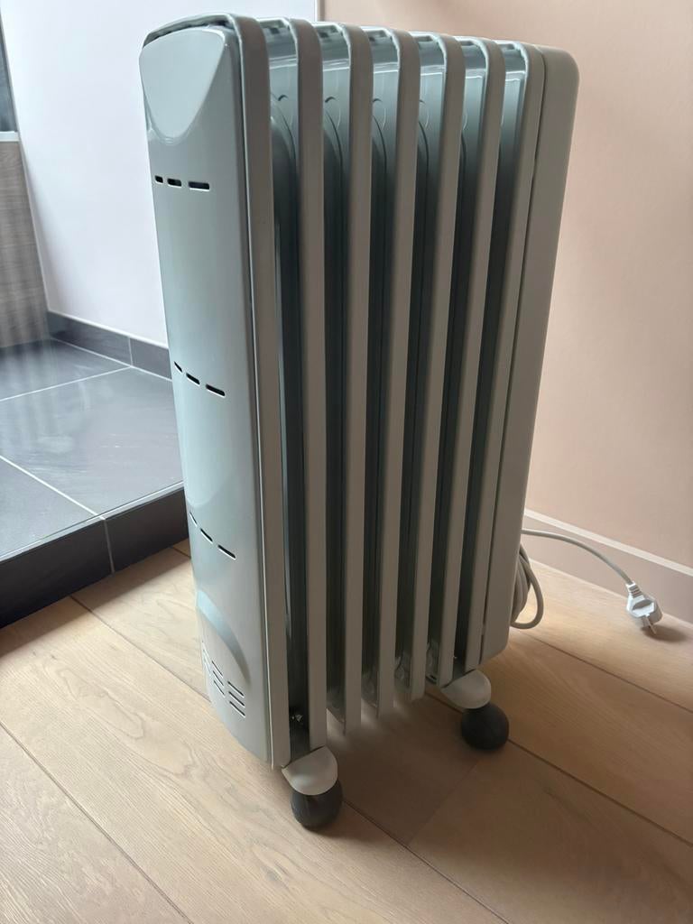 Olieradiater Delonghi, Doe-het-zelf en Bouw, Ophalen, Zo goed als nieuw, Minder dan 60 cm, 30 tot 80 cm