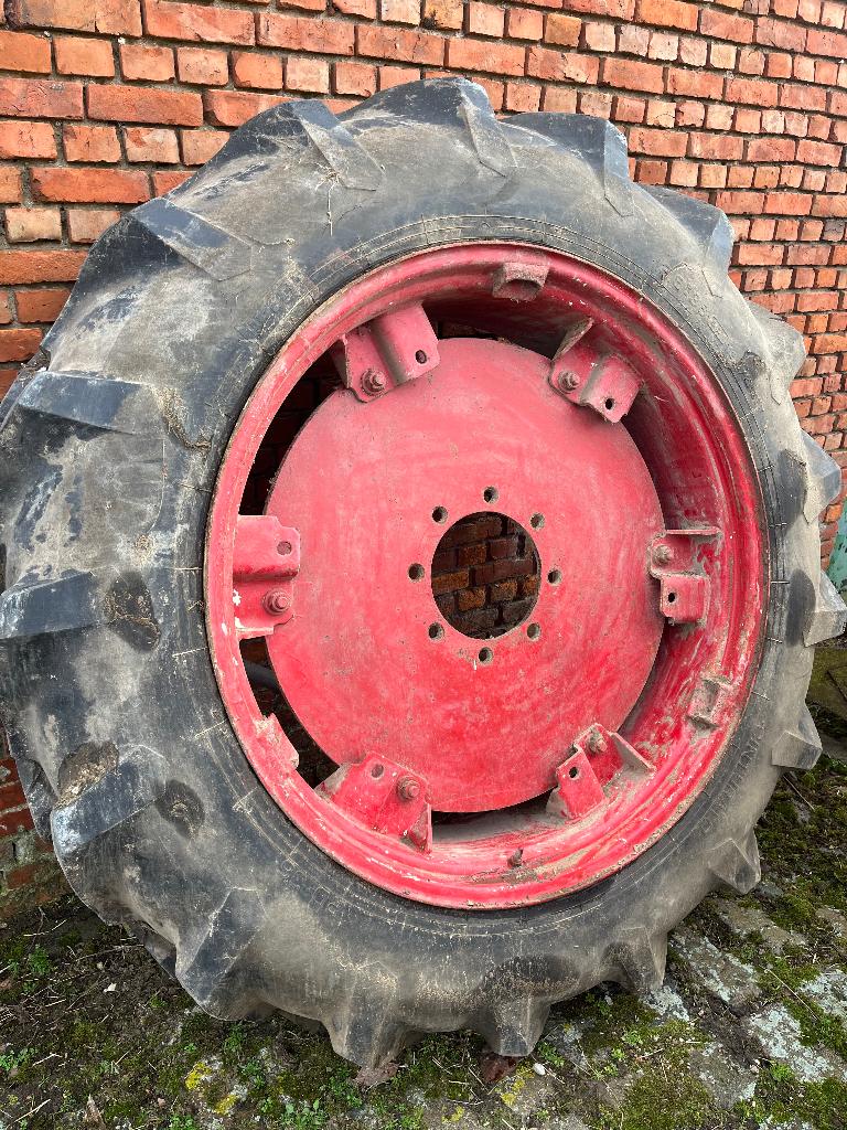 Stel (Fendt) wielen 13.6/38 met dubbellucht, Ophalen