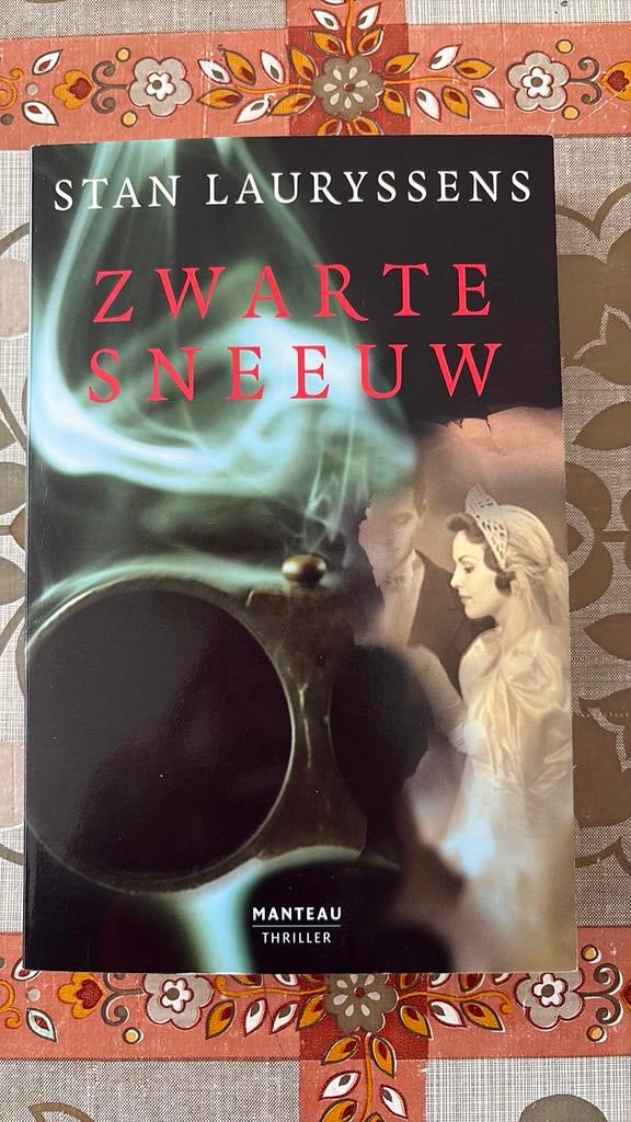 Stan Lauryssens - Zwarte sneeuw, Boeken, Ophalen of Verzenden, Zo goed als nieuw, Stan Lauryssens