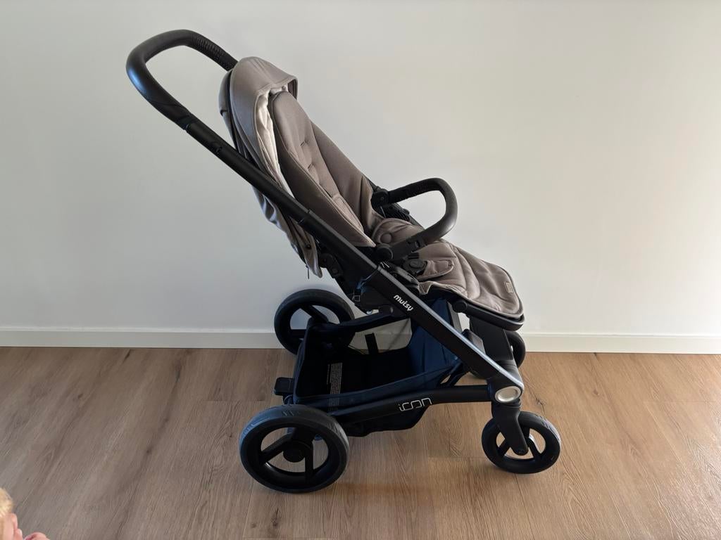 Mutsy Icon kinderwagen met draagmand, Enlèvement, Comme neuf