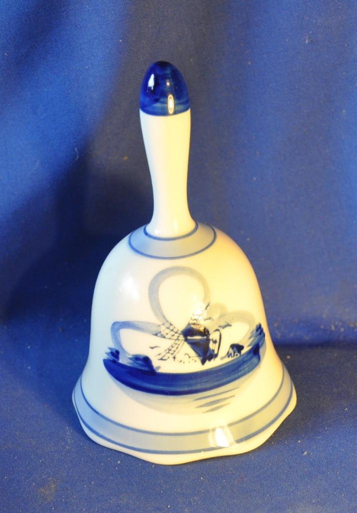 cloche a main en faience decor delft, Enlèvement ou Envoi