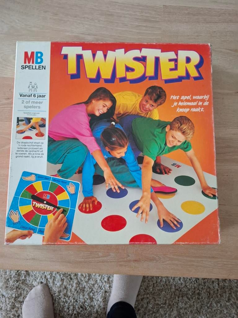 Twister Retro, Hobby en Vrije tijd, Gezelschapsspellen | Overige, Drie of vier spelers, Ophalen of Verzenden, Zo goed als nieuw