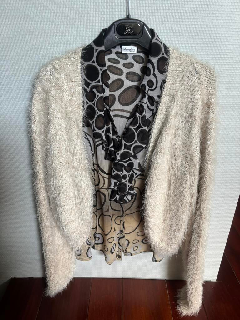 Zeer stijlvol bloesje incl. gilet, Vêtements | Femmes, Pulls & Gilets, Comme neuf, Taille 38/40 (M), Beige, Enlèvement ou Envoi