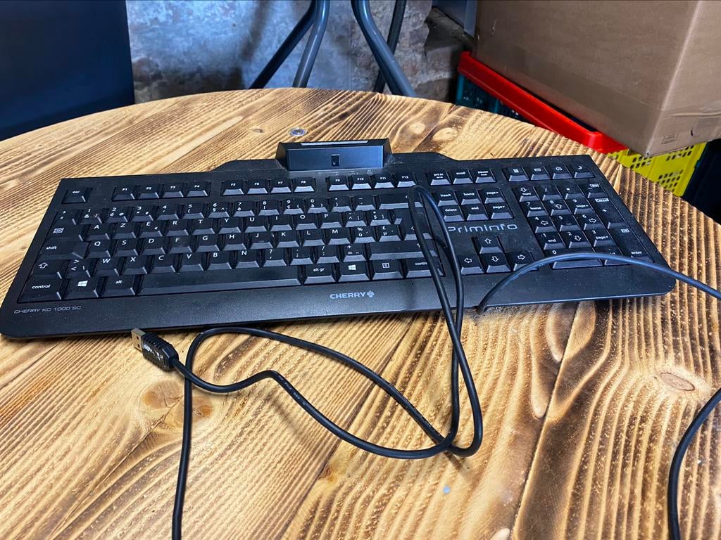 Clavier filaire, Informatique & Logiciels, Comme neuf