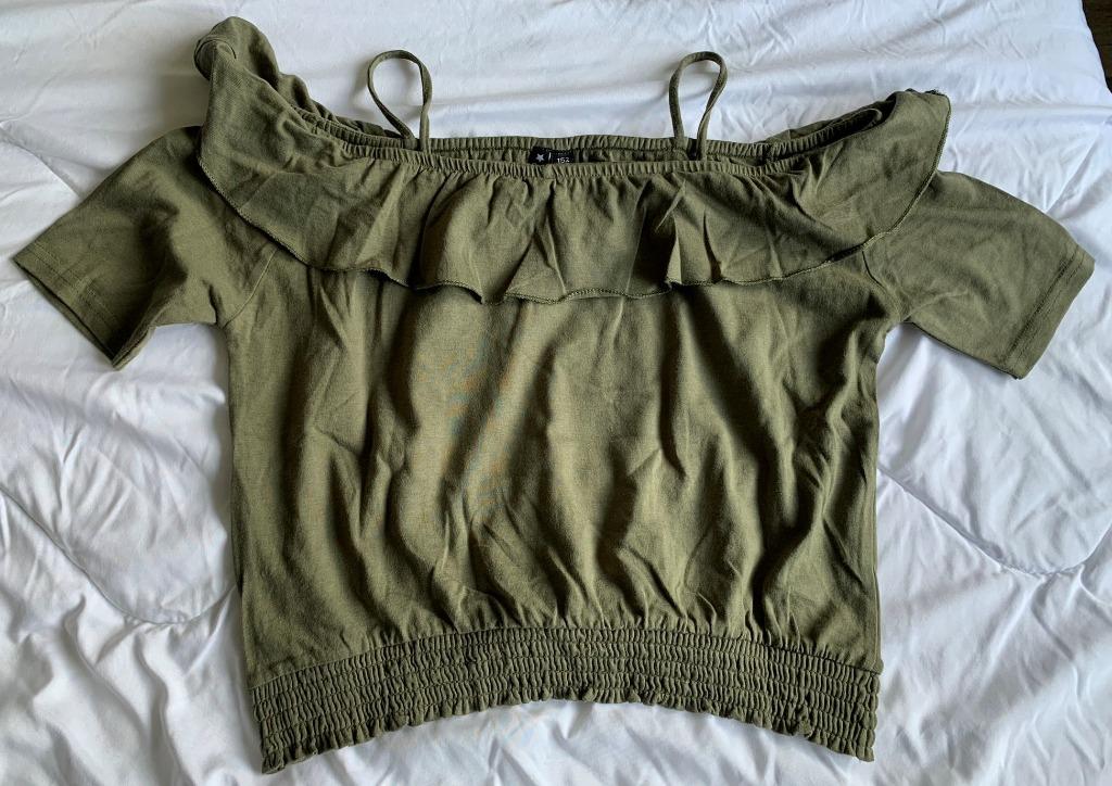 Kaki off the shoulder t-shirt Wibra maat 152, Meisje, Ophalen of Verzenden, Zo goed als nieuw, Shirt of Longsleeve