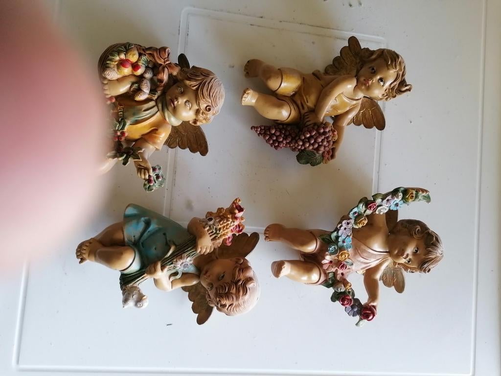 4 engeltje met bloemen en fruit plastic, Ophalen, Zo goed als nieuw