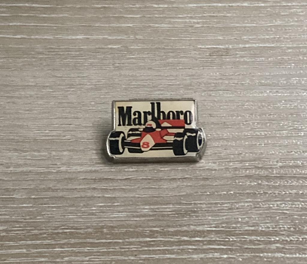 PIN - MARLBORO - FORMULE 1 - F1 - RACING CAR, Envoi, Utilisé, Sport, Insigne ou Pin's