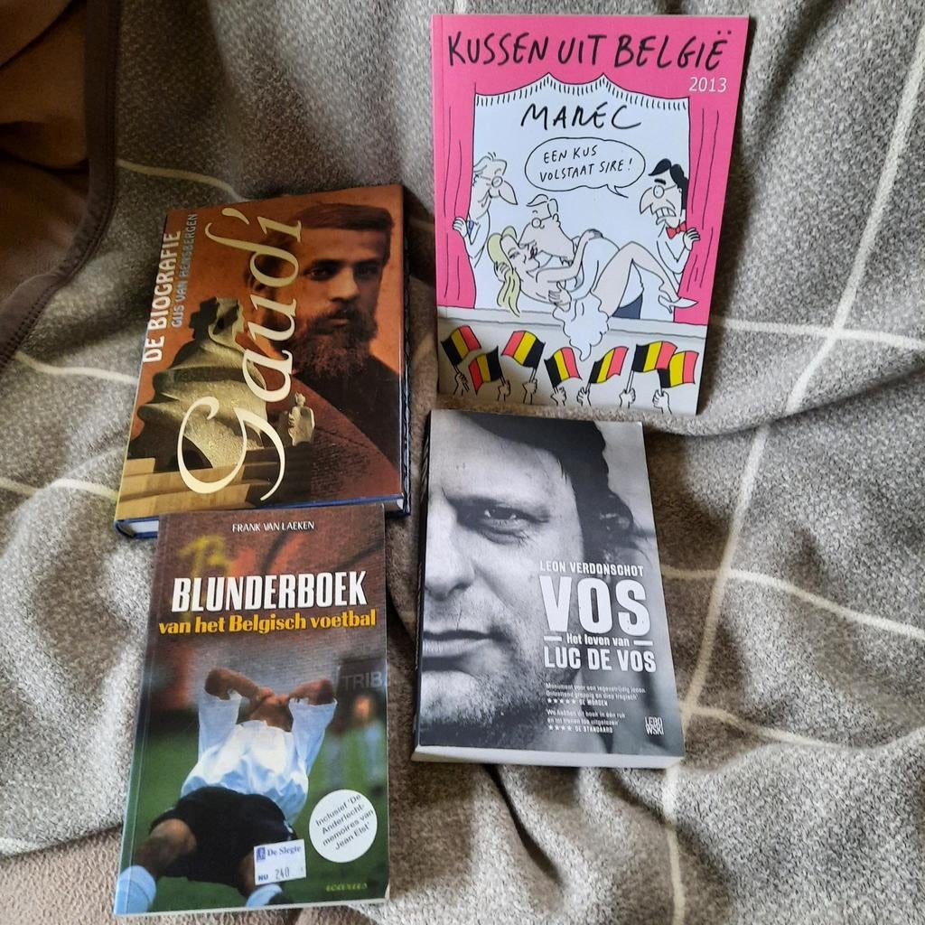 Boeken , diverse ..Gaudi , blunderboek , Marec ., Ophalen of Verzenden, Zo goed als nieuw