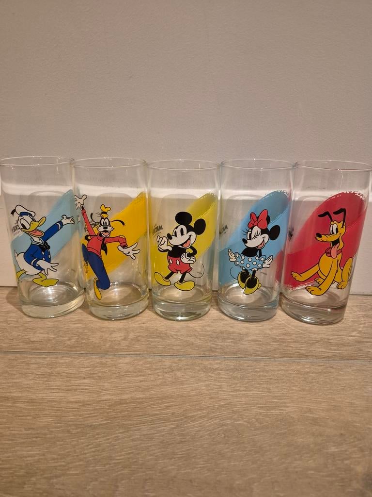 Disney glazen, Enlèvement