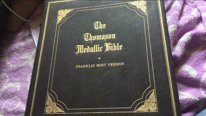 The thomason medallic bible Franklin mint version(*), Collections, Enlèvement