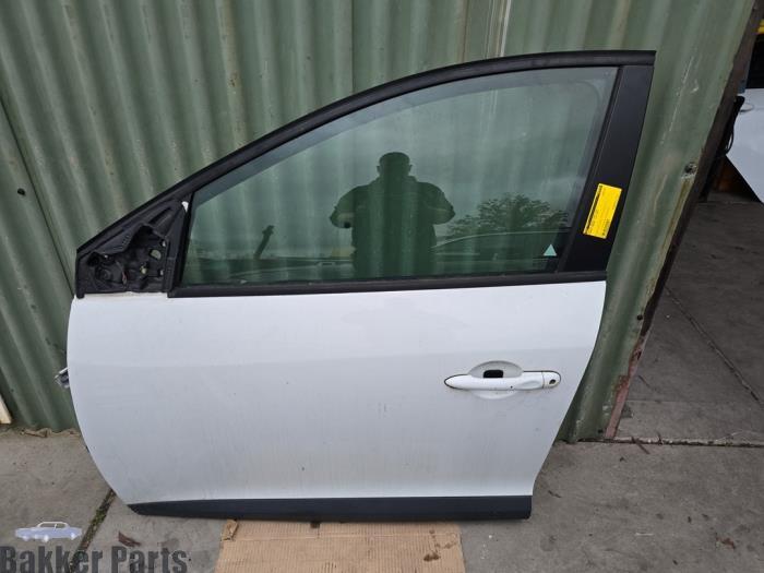Portier 4Deurs links-voor van een Renault Megane, Gebruikt, -, -, -