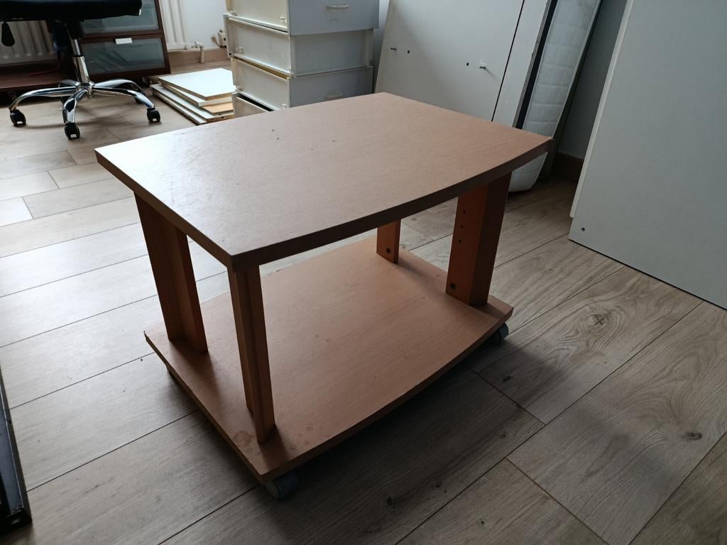 Petite table roulante en bois pratique