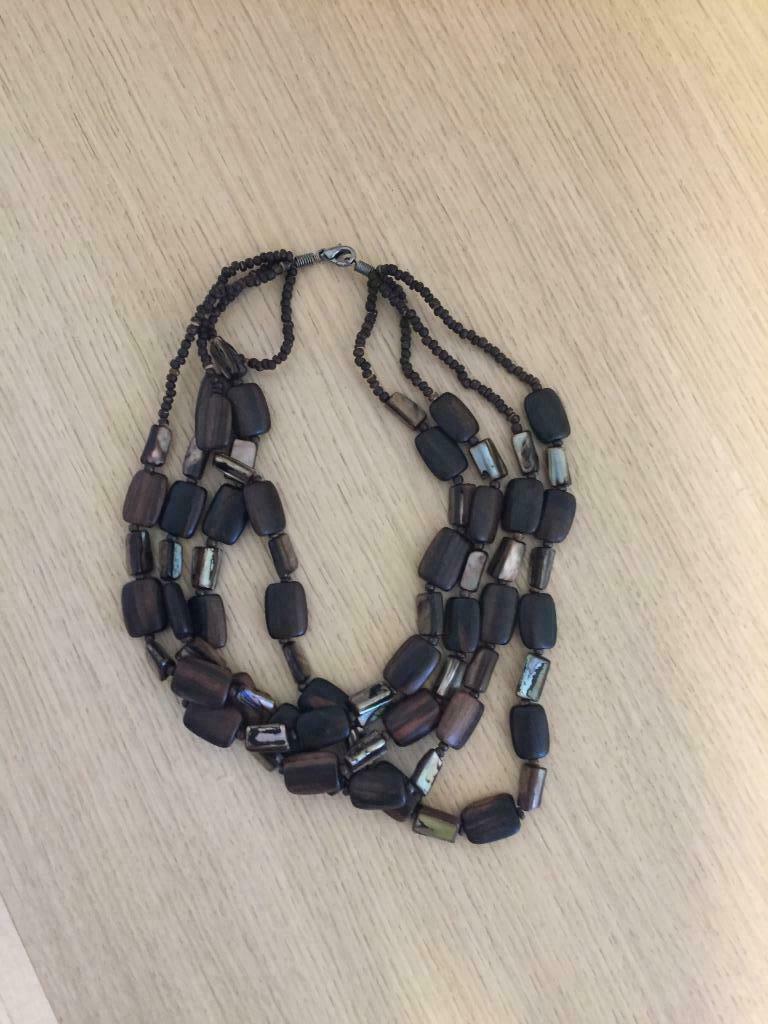 Ketting met houtkleurige kralen, Bijoux, Sacs & Beauté, Colliers, Enlèvement ou Envoi, Comme neuf, Brun, Autres matériaux