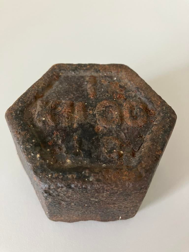 Oud gewicht van 1 kg., Antiek en Kunst, Antiek | Gereedschap en Instrumenten, Ophalen of Verzenden