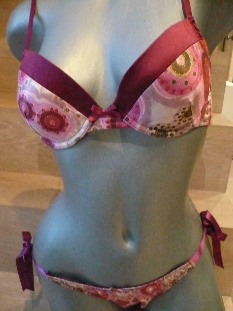Ensemble lingerie Desigual corbeille 90B et slip T2 (38/40), Desigual, Ophalen of Verzenden, Roze, Setje