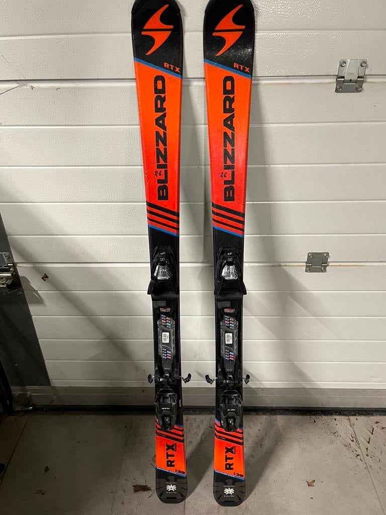 Bliezard skilatten rtx race 138 en leki skistokken, Sport en Fitness, Skiën en Langlaufen, 100 tot 140 cm, Zo goed als nieuw, Carve