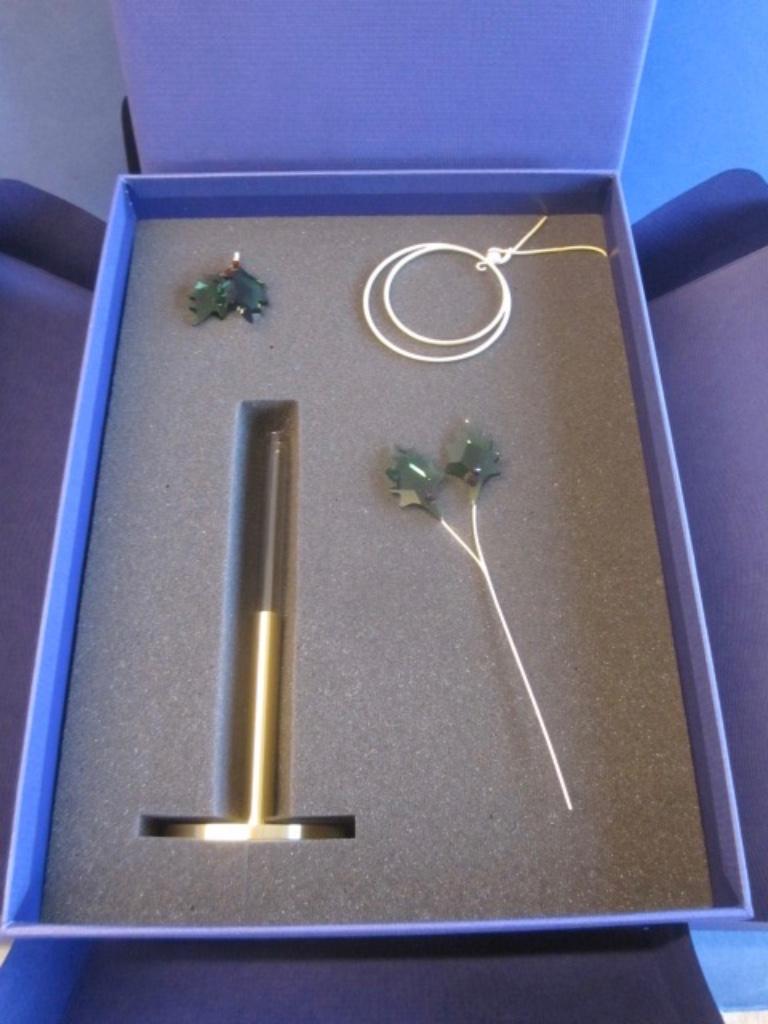 Swarovski Garden tales Hulstbladeren set, Ophalen of Verzenden, Nieuw, Figuurtje