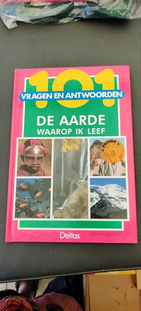 M. den Boer-101 vragen en antwoorden,De aarde waarop ik leef, Boeken, Ophalen of Verzenden, Zo goed als nieuw, M. den Boer; Hanneke de Jong