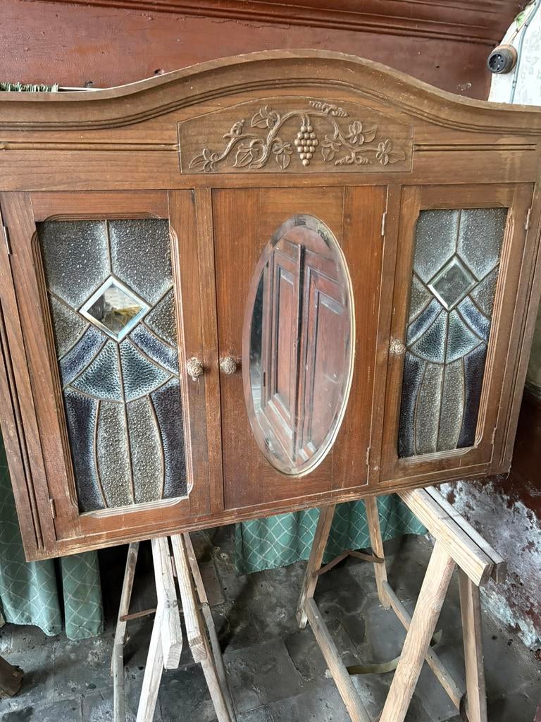 Kast met loodglas, Ophalen