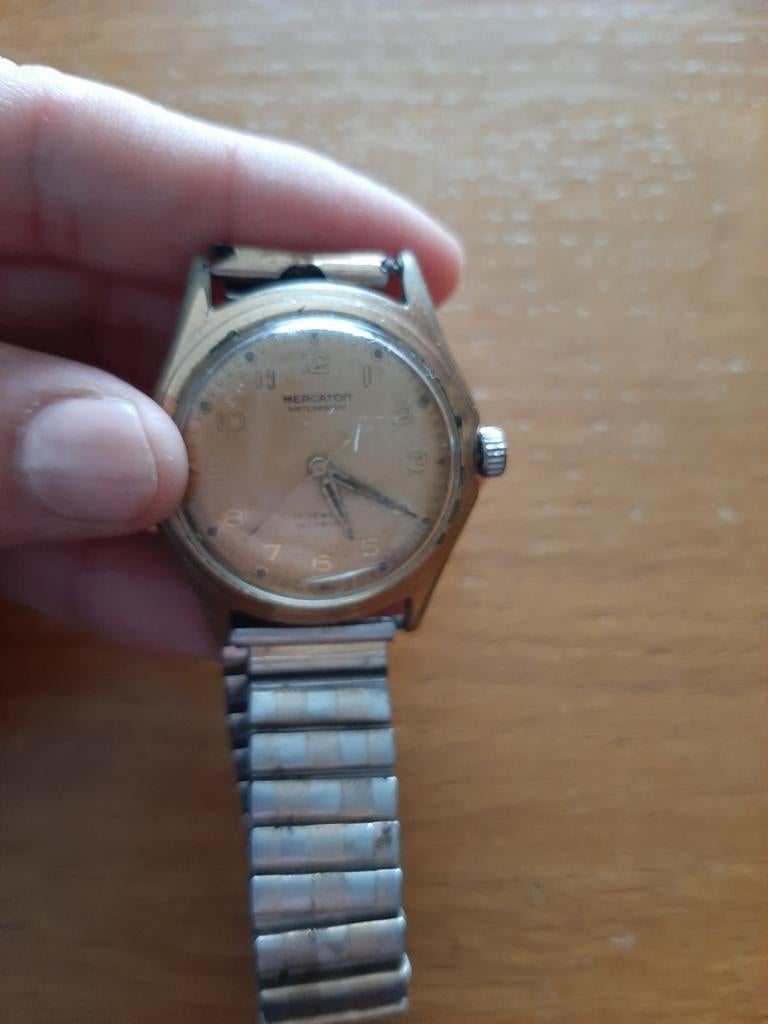 Montre vintage Mercator pour homme fabriquée en Suisse
Année, Bijoux, Sacs & Beauté, Montres | Anciennes | Antiquités, Enlèvement ou Envoi