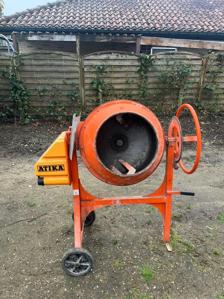Akita Profi 145S Betonmolen, Ophalen, Zo goed als nieuw