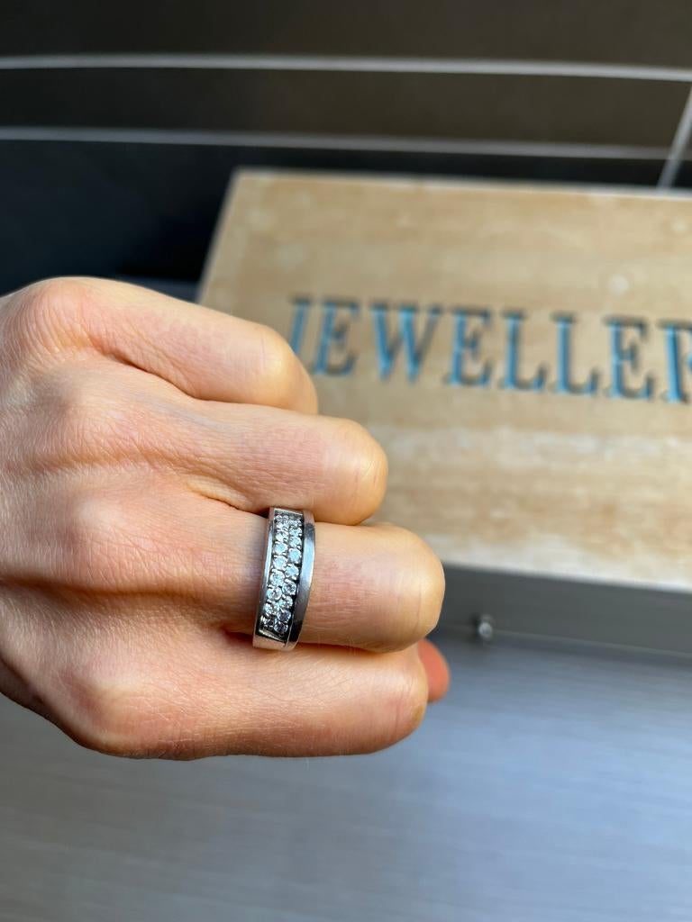ring (met zilveren diamantjes), Ophalen of Verzenden, Zo goed als nieuw, Zilver, Dame