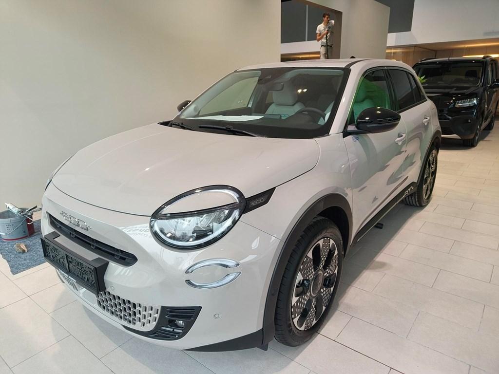 Fiat 600 ELECTRIC M24 LA PRIMA* SFEERVERLICHTING* FULL LED*, Auto's, Fiat, Automaat, Elektrisch, 156 pk, Stadsauto