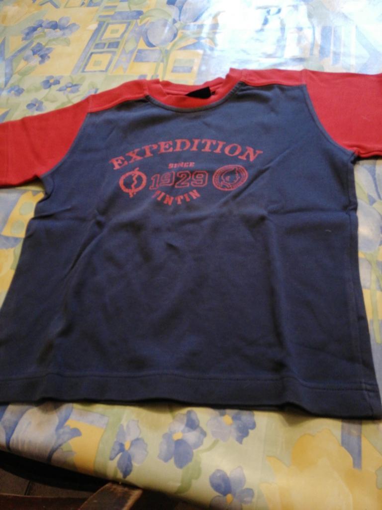 T-shirt Tintin bleu marine et rouge. Taille 8 ans. Neuf., Enlèvement ou Envoi, Comme neuf