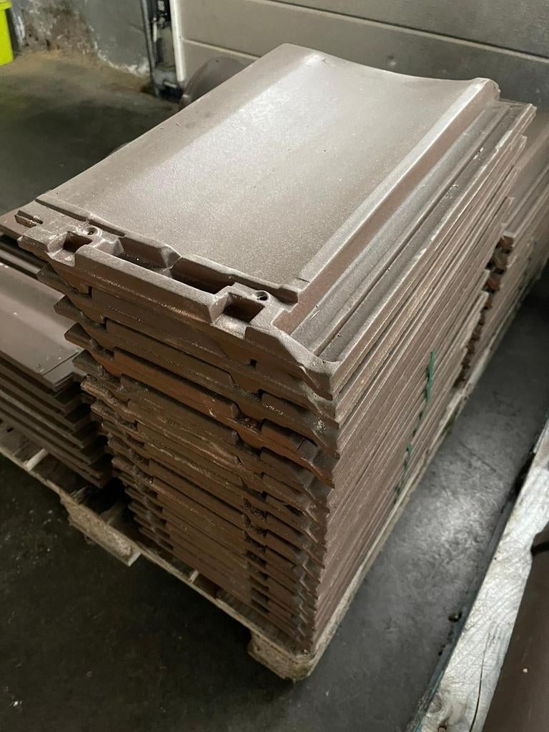 200 tuiles neuves, Bricolage & Construction, Tuiles & Revêtements de toit, Tuiles