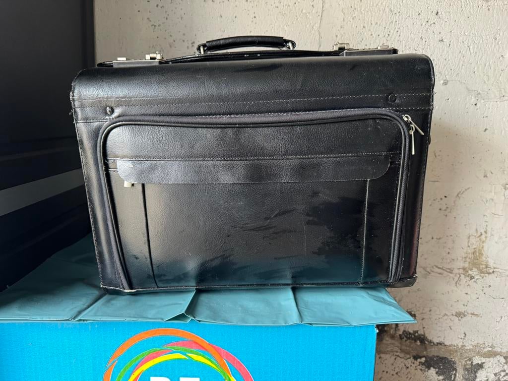 Pilot case en cuir sur roulettes, Enlèvement, Comme neuf, Cuir, Roulettes