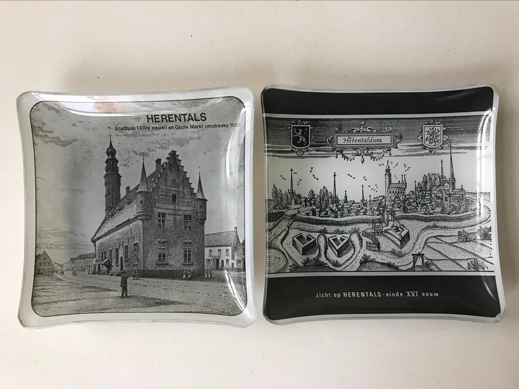 Leuven set 2 oude glazen ( geld ) schaaltjes schoteltjes, Antiek en Kunst, Ophalen of Verzenden