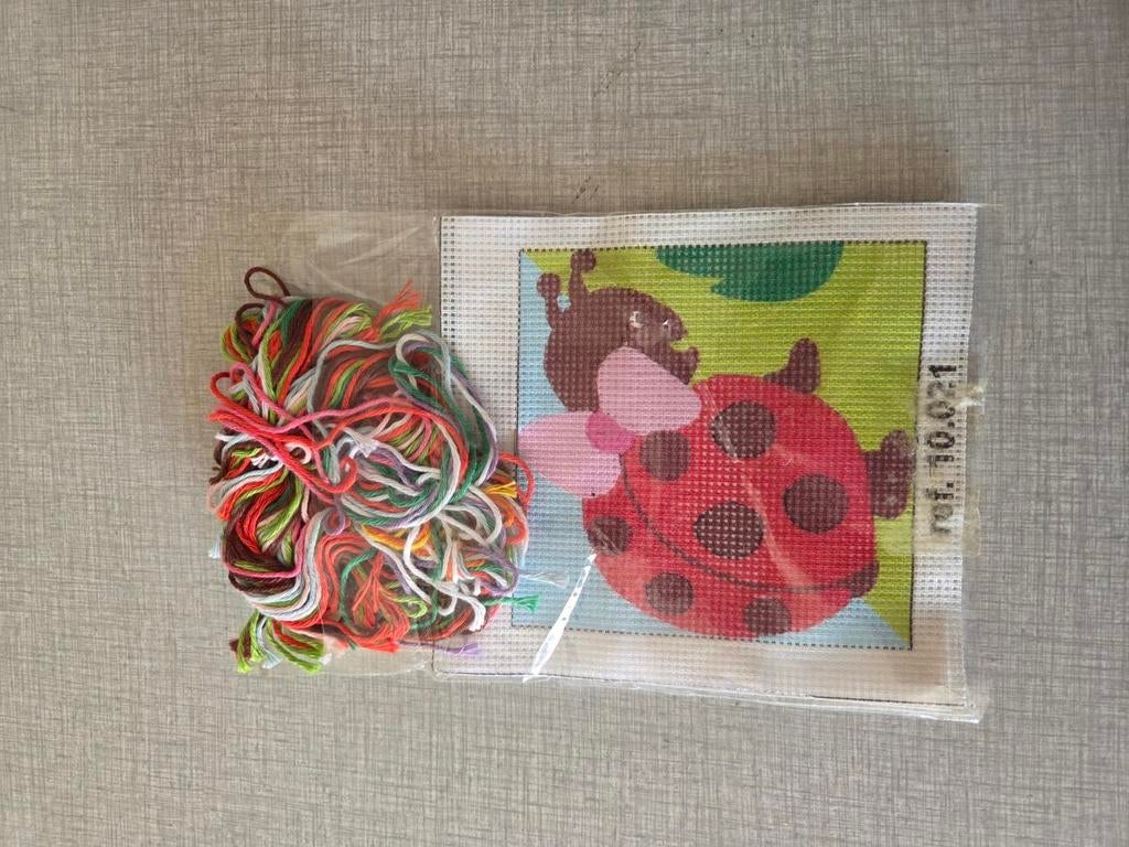 Borduurwerkje Lieveheersbeestje., Ophalen of Verzenden, Nieuw, Handborduren, Borduurpakket