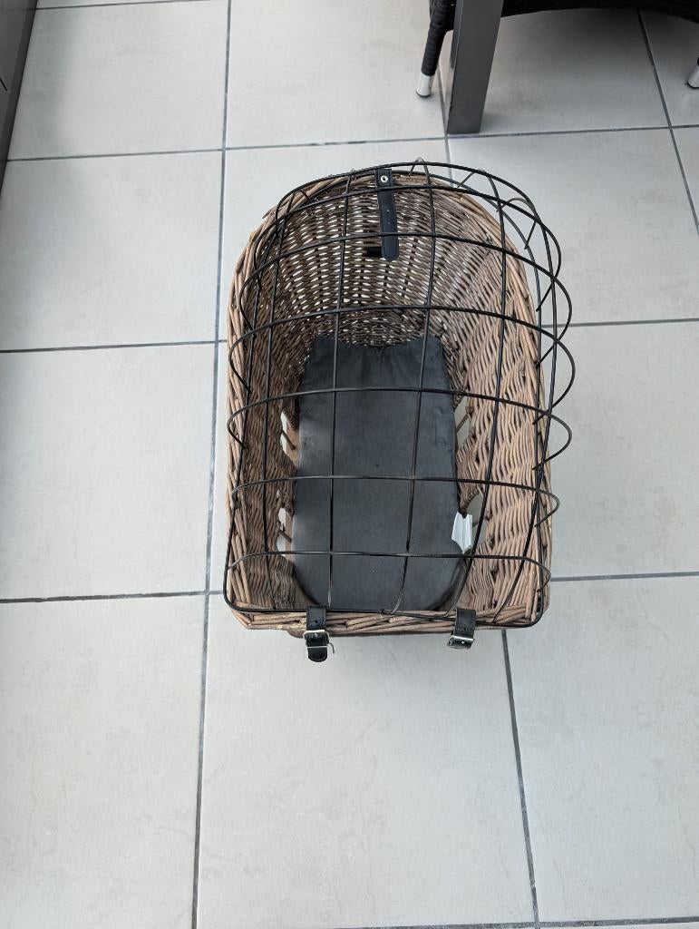Fietsmand voor hondje., Ophalen, Gebruikt