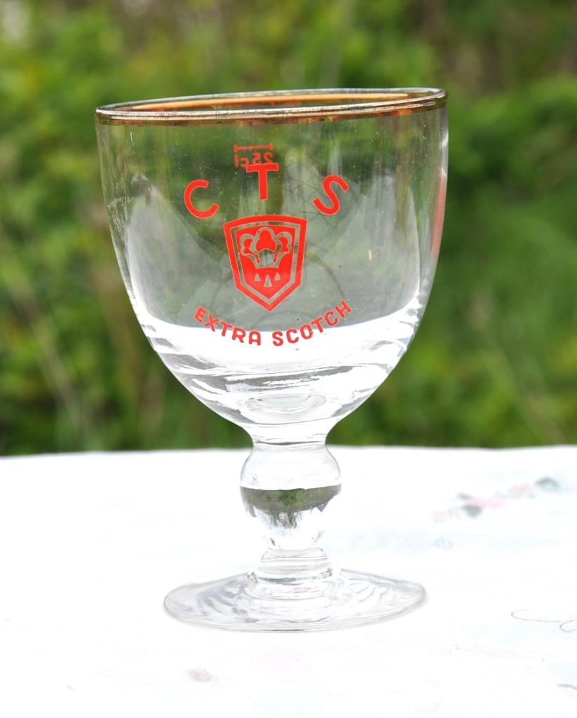 verre a biere sur pied CTS extra scotch, Verzamelen, Ophalen of Verzenden, Gebruikt, Glas of Glazen, Overige merken