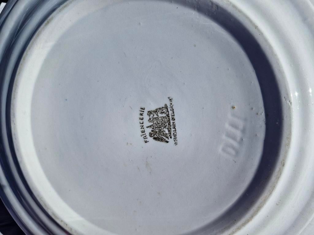 Bassin avec cruche en faience numérotée, Antiquités & Art, Enlèvement