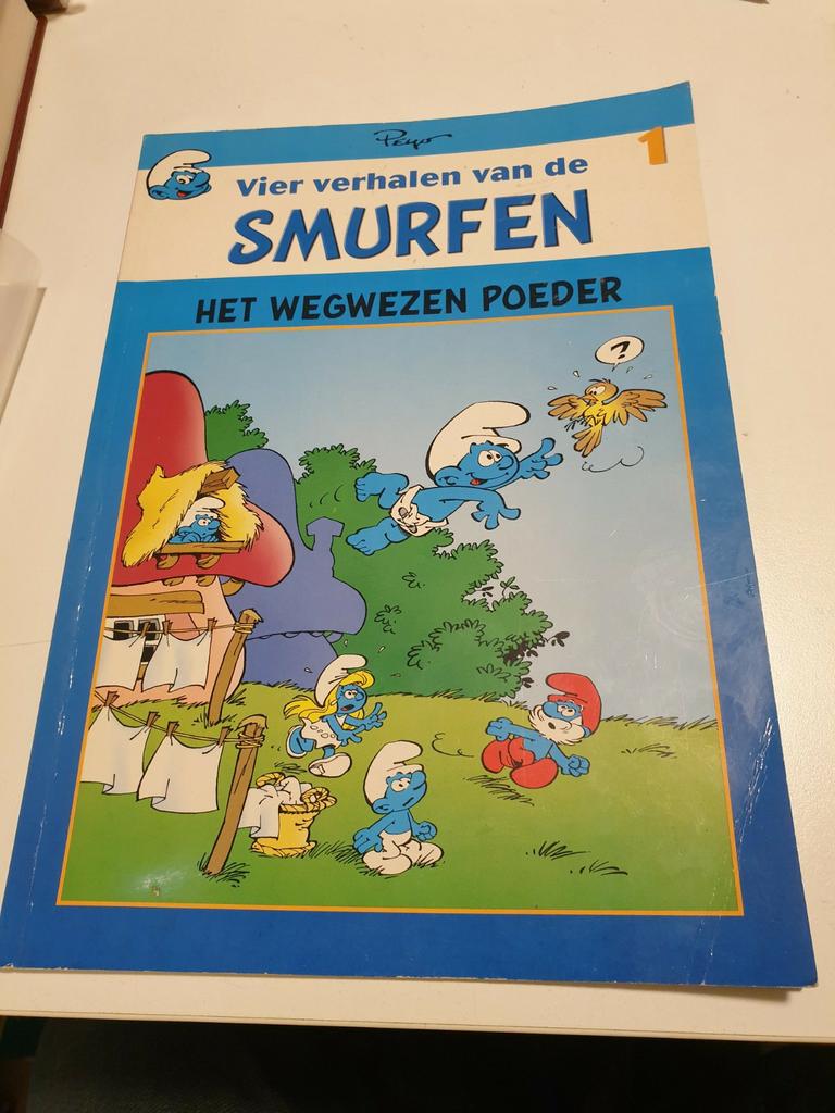 Vier verhalen van de SMURFEN DEEL 1 Het wegwezen poeder 2001, Ophalen of Verzenden, Zo goed als nieuw, Peyo