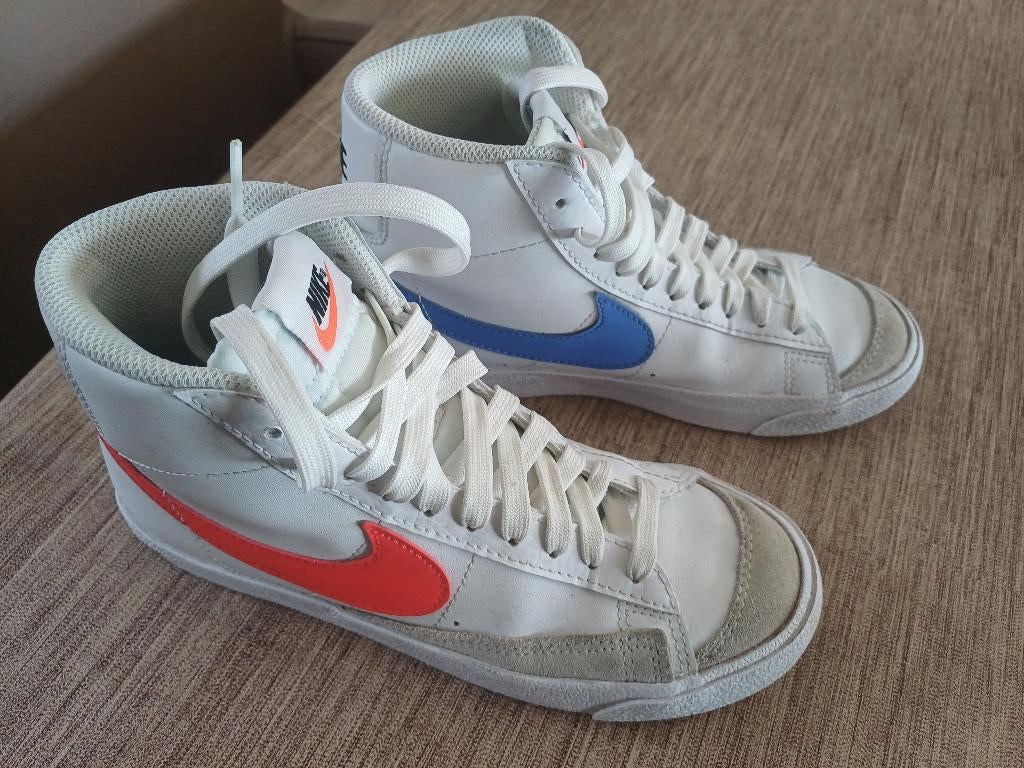 NIKE schoenen maat 37,5   te klein gekocht, Ophalen, Nieuw, Nike Jordan, Jongen of Meisje