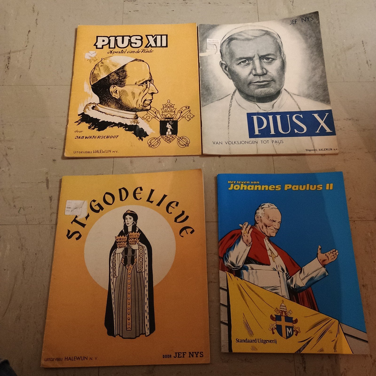 4 Strips van Paus Pius X-Pius Xll-Paulus II-St-Godelieve, Enlèvement
