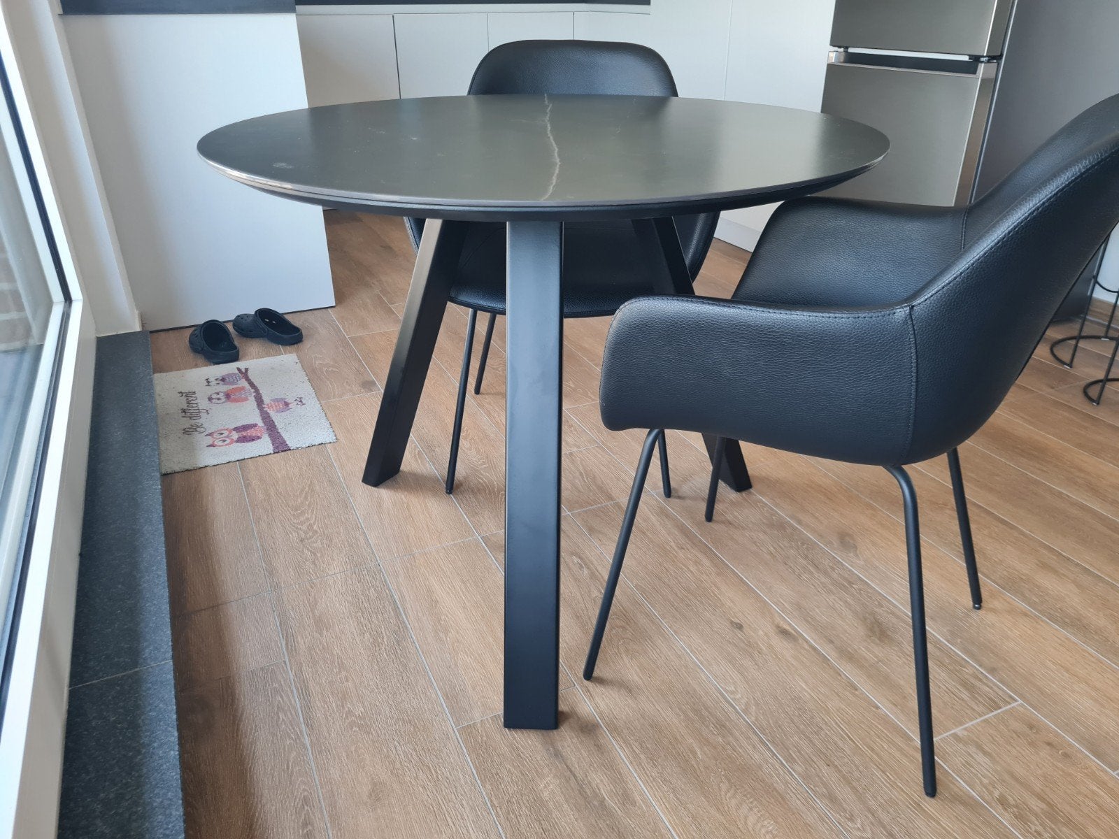 Prachtige ronde design eettafel volkeramiek diameter 100 cm, Huis en Inrichting, Ophalen, Overige materialen, Drie personen, Design volkeramiek