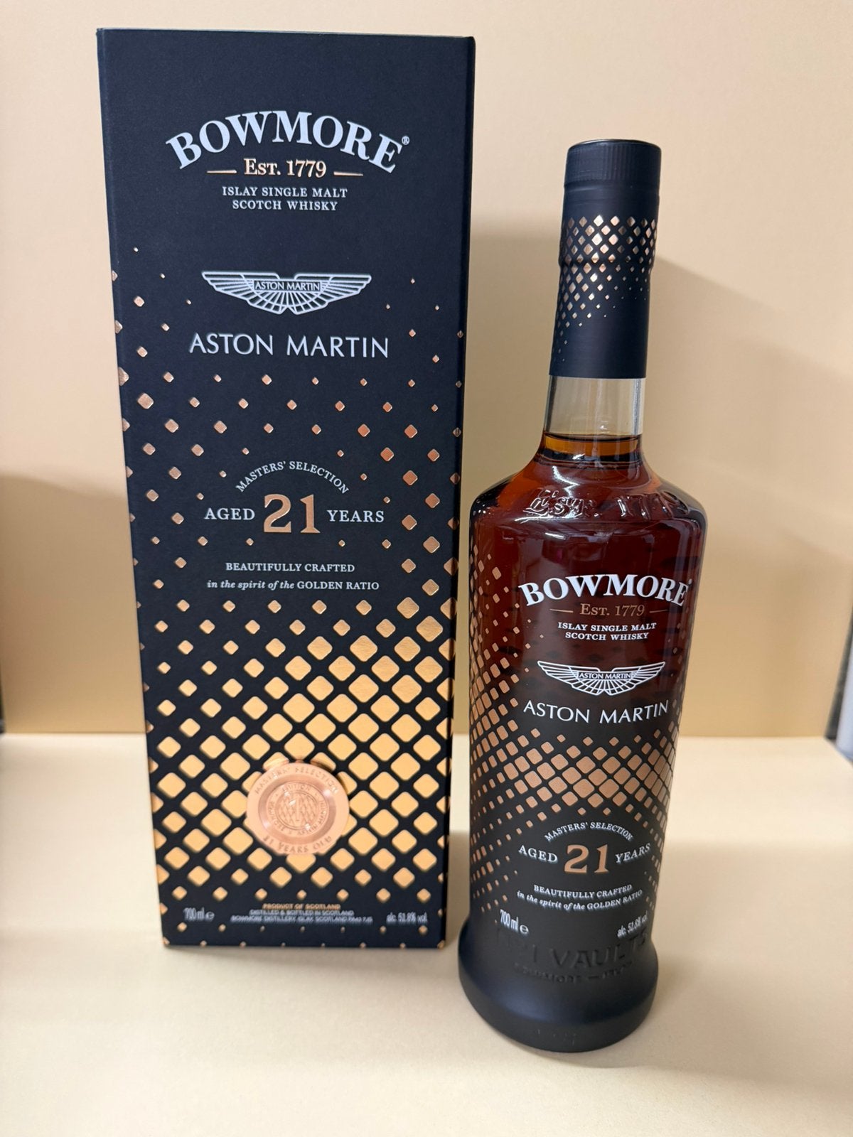 Bowmore Aston Martin 21yo, Verzamelen, Ophalen, Zo goed als nieuw