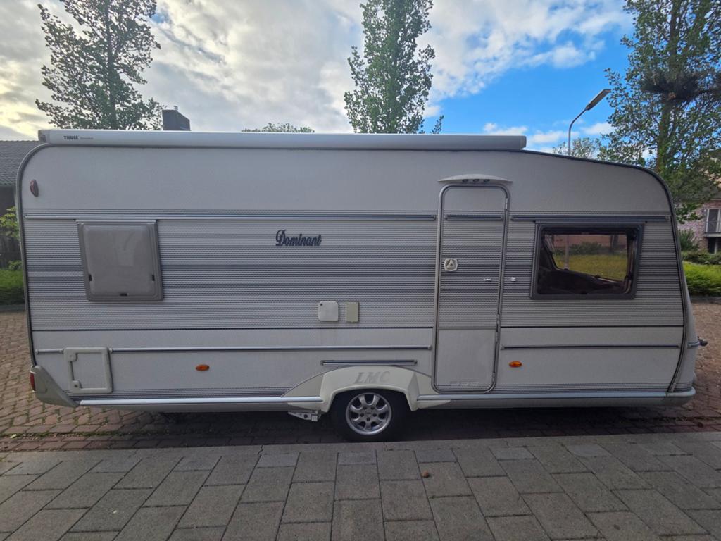lmc dominant 530 met voortent,mover,vaste luifel, Schokbreker, Rondzit, Frans bed, Particulier